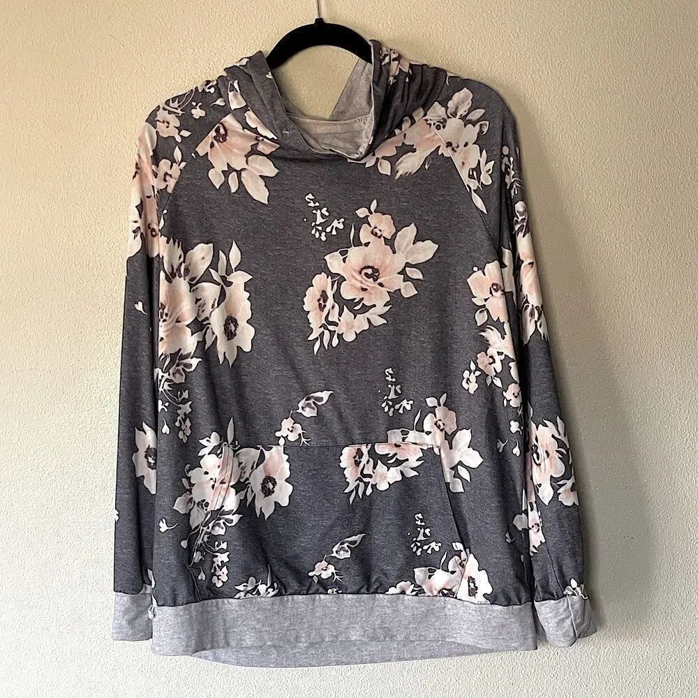 Soft and Comfortable, Hooded, Floral Top. Size Large.